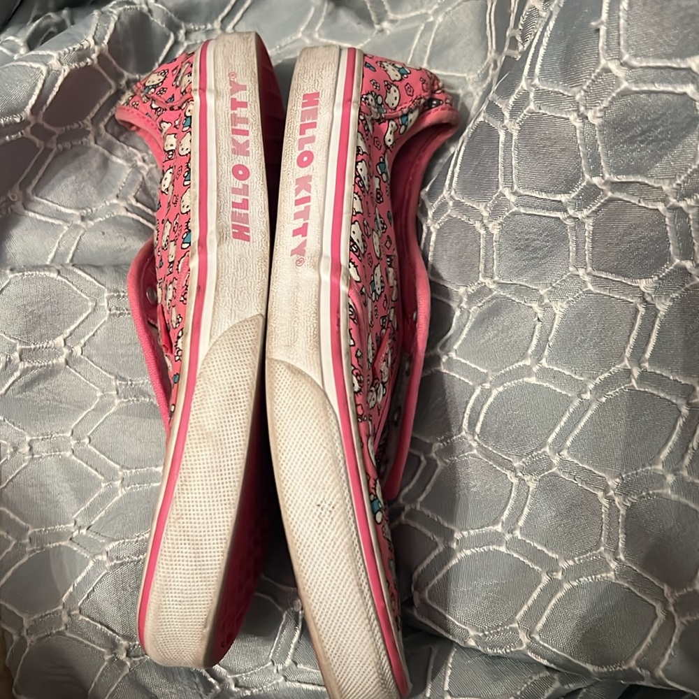 Used condition Hello Kitty Vans - Picture 3 of 5
